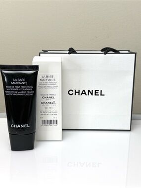 CHANEL • La Base Matte Primer